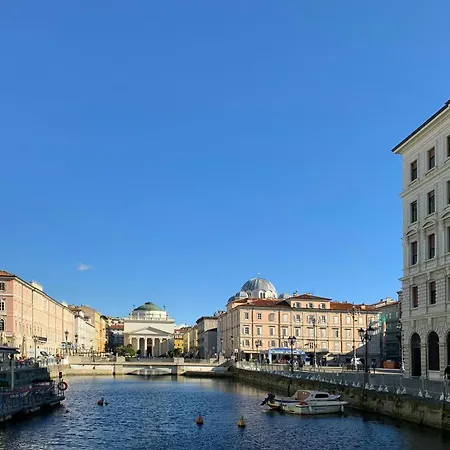Piazza Unita 15 Min Walk - Design, Netflix E Wifi Homestay szállás Trieszt
