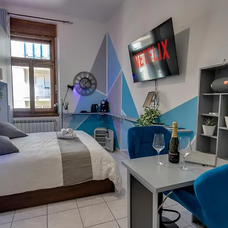 Piazza Unita 15 Min Walk - Design, Netflix E Wifi Homestay Trieste